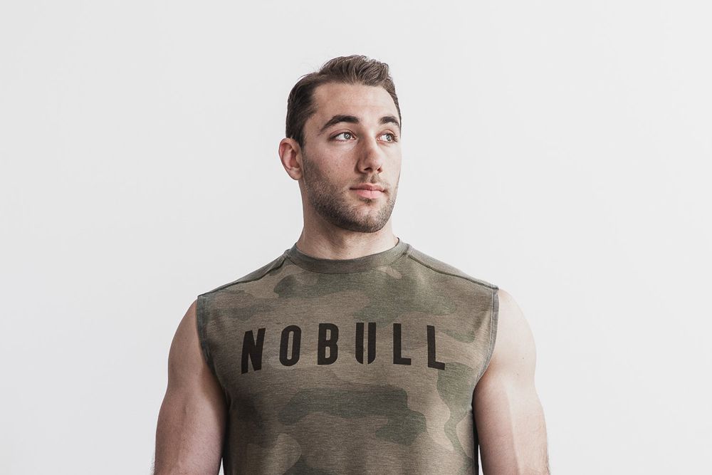 NOBULL Men's Sleeveless Tee - Army Green Camo - Ireland (3912POQTG)